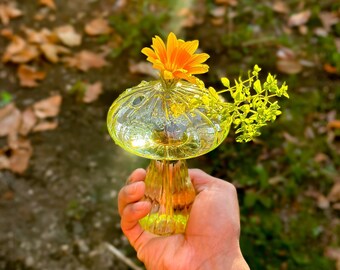 Glass Mushroom Bud Vase, Floral Home Decor, Mushroom Decor, Creative Flower Vase, Plant Lover Gift, Small Mushroom Vase, Housewarming Gift