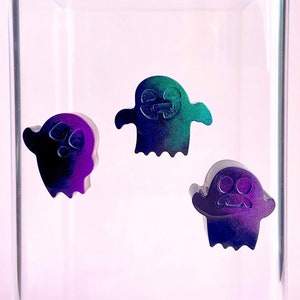 Set of 3 Ghost Jumping Spider ledges | Jumping spider magnetic ledges | Spooky Halloween decor set iridescent Purple Black by Little Spoods