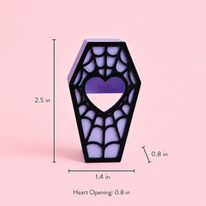 Dimensions of the magnetic jumping spider coffin hide measuring 2.5 inches long, 1.4 inches wide, and 0.8 inches deep.
