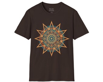 Könnte beinhalten: Braunes T-Shirt mit einem detaillierten, symmetrischen Mandala-Design in Orange, Türkis und Gold. Das Mandala befindet sich in der Mitte des Shirts. Der Text "MESA LAKE ECO DESIGNS" ist oben rechts aufgedruckt.