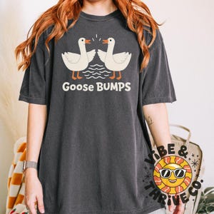 Camiseta "Piel de gallina", camiseta de gansos adorables, camiseta divertida de animales, diseño de patos de dibujos animados, regalo divertido de ganso, ropa para amantes de las aves