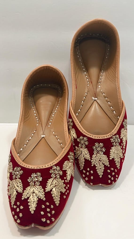 Hand Embroidered Punjabi Jutti: Traditional Khussa Bridal Shoes