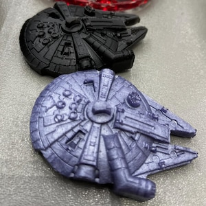 WDW スターウォーズ ファルコン型 マグネット WDW スターウォーズ ファルコン型 マグネット - メルカリ