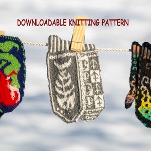 Può includere: Tre paia di guanti di lana appesi a uno stendino. I guanti sono di vari colori e motivi, tra cui verde, blu, rosso, bianco e nero. Il testo "DOWNLOADABLE KNITTING PATTERN" è visibile nella parte superiore dell'immagine.