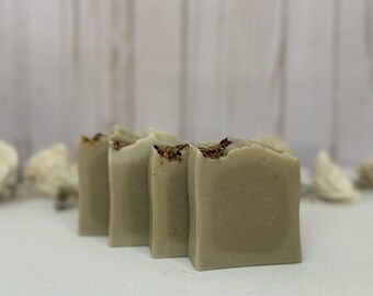 Jabón facial vegano Moon Water, artesanal, elaborado mediante proceso en frío, natural, barra individual / Aloe, manzanilla, romero, salvia y rosa.