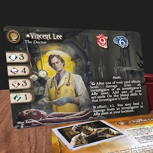 Vincent Lee (Yellow Glitter Edge) - Kompatibel mit Arkham Horror LKG - Custom - Full-Art - Promo Style Ermittlerkarte