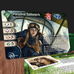 Winifred Habbamock (Glitter Edge) - Compatibile con Arkham Horror LCG - Personalizzata - Full-Art - Carta Investigatore Stile Promo