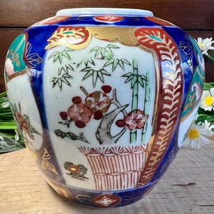Vintage Gold Imari Hand Painted Japanese Ceramic Vase