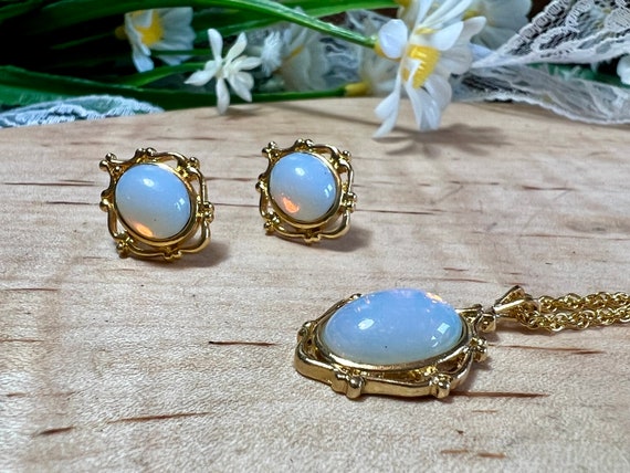 Vintage Faux Opal and Gold Tone P. Carson Pirie S… - image 8