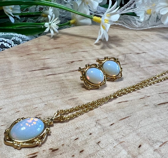 Vintage Faux Opal and Gold Tone P. Carson Pirie S… - image 4