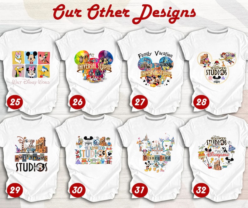 Puede incluir: Ocho camisetas blancas con diferentes dise&ntilde;os que presentan logotipos y personajes populares de parques tem&aacute;ticos. Los dise&ntilde;os incluyen Mickey Mouse, Walt Disney World, Universal Studios, Hollywood Studios y Disneyland. Las camisetas est&aacute;n numeradas del 25 al 32.