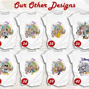 Puede incluir: Diez camisetas blancas con diferentes dise&ntilde;os coloridos que presentan el logotipo de Epcot y varios personajes de Disney. Las camisetas est&aacute;n numeradas del 33 al 40.