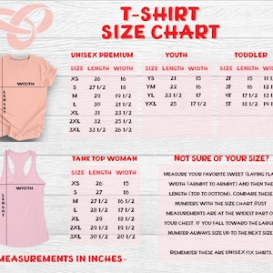 Peut inclure: Un tableau des tailles de t-shirts de couleur p&ecirc;che avec des mesures en pouces. Le tableau comprend des tailles pour les t-shirts unisexes premium, jeunes et tout-petits, ainsi que des d&eacute;bardeurs pour femmes. Le texte indique "T-SHIRT SIZE CHART".