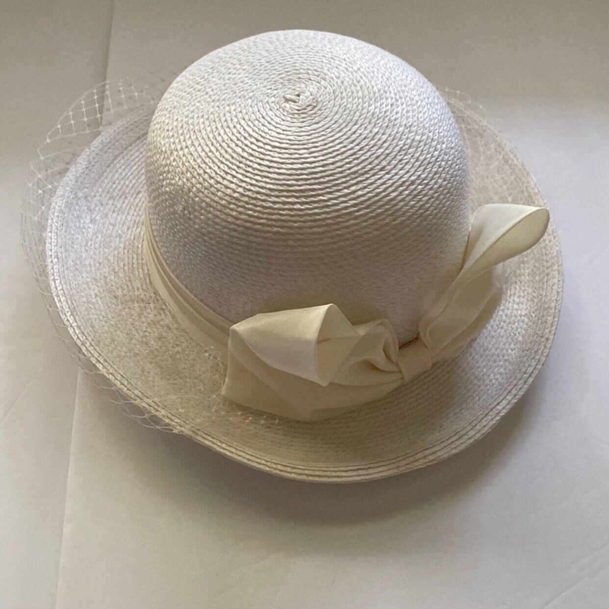 Vintage Sylvia New York White Woven Bow Veil Hat, Size Small 