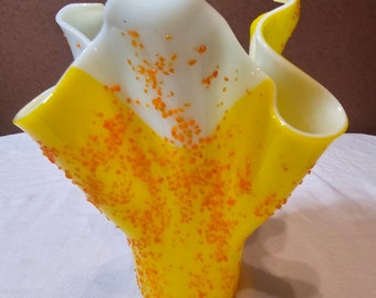 Vase mouchoir en verre soufflé à la main