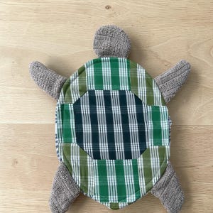 Mopa de suelo Mopsey Turtle – Paño de limpieza Palaka reutilizable, mopa de tortuga de patchwork hecha a mano, ayudante de cocina y para derrames, paño de suelo lavable