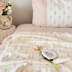 Gingham Coquette Floral Quilt Set, rosa Gingham Baumwolldecke, geblümte dünne Quilt, geblümte Tagesdecke, Twin / Full / Queen Quilt Set