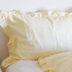 Funda de almohada tamaño queen estándar de algodón amarillo con volantes