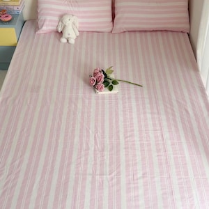 Drap plat Coquette en coton lavé à rayures roses