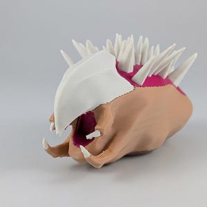 Abiotic Factor Pest Miniature – Sci-Fi Creature Figure Collectible