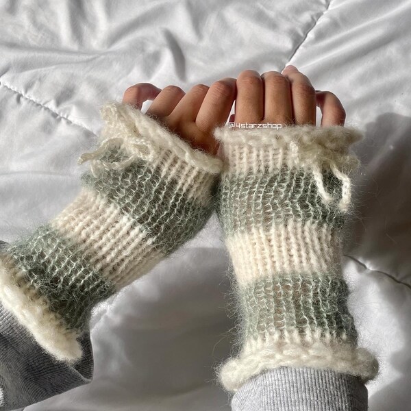 Knit Frilly Fingerless Gloves - Lily of the Valley