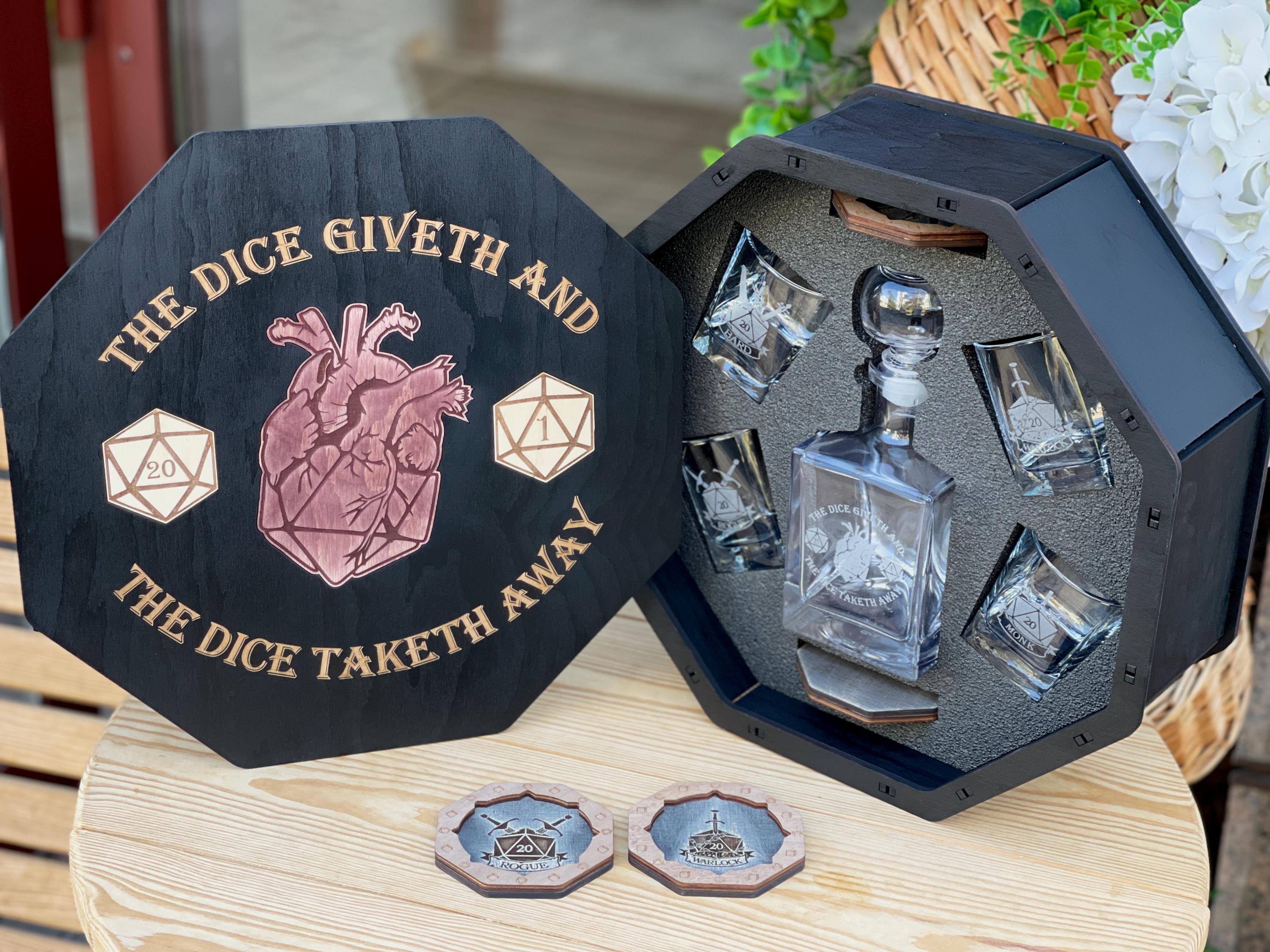 Dungeons and Dragons Whiskey Glasses, DnD Gift, Personalized Glasses Set, Dungeon Master Decanter, Whiskey Glasses, Gift for Him