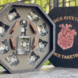 Dungeon Master Dekanter-Set, personalisierte DnD-Gläser, Weihnachtsgeschenk für ihn, Vatergeschenk, personalisierte Karaffe, Fan Whisky-Gläser