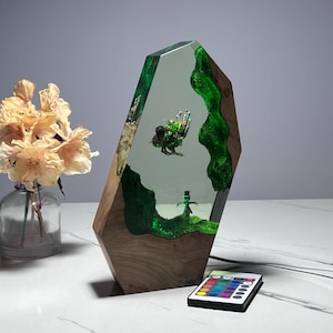 Nachtlichter aus Resin oder Holz, inspiriert von klassischen japanischen Anime-Geschenken für Anime-Fans