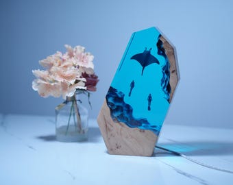 Manta Ray and Couple Diver Epoxy Wood Night Light, Perfect Gift for Wife or Husband. Personalized Gifts, Christmas Gift for Ocean Lovers