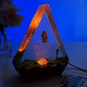 HTTYD Fantasy Dragon Duo Resin Holz Nachtlicht - Handgefertigte Black & White Drachenszene mit Adventurer Boy, Anime-inspirierte Lampe für Fans