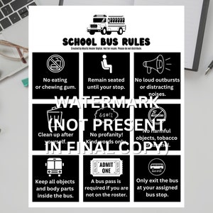 Könnte beinhalten: Schwarz-weißes druckbares Poster mit Schulbusregeln. Das Poster hat neun Quadrate mit Symbolen und Text. Der Text beinhaltet: Kein Essen oder Kaugummi kauen, Bleiben Sie sitzen, bis Sie an Ihrer Haltestelle sind, Keine lauten Ausbrüche oder störenden Geräusche, Aufräumen nach sich selbst, Keine Obszönitäten! Nur freundliche Worte, Keine gefährlichen Gegenstände, Tabak, Bewahren Sie alle Gegenstände und Körperteile im Bus auf, Ein Buspass ist erforderlich, wenn Sie nicht auf der Liste stehen, Verlassen Sie den Bus nur an Ihrer zugewiesenen Haltestelle.