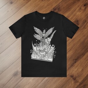 Doodle, Zentangle, Libro de fantasía, Dragón, Mago, Fénix, Griffin Unisex Jersey camiseta de manga corta