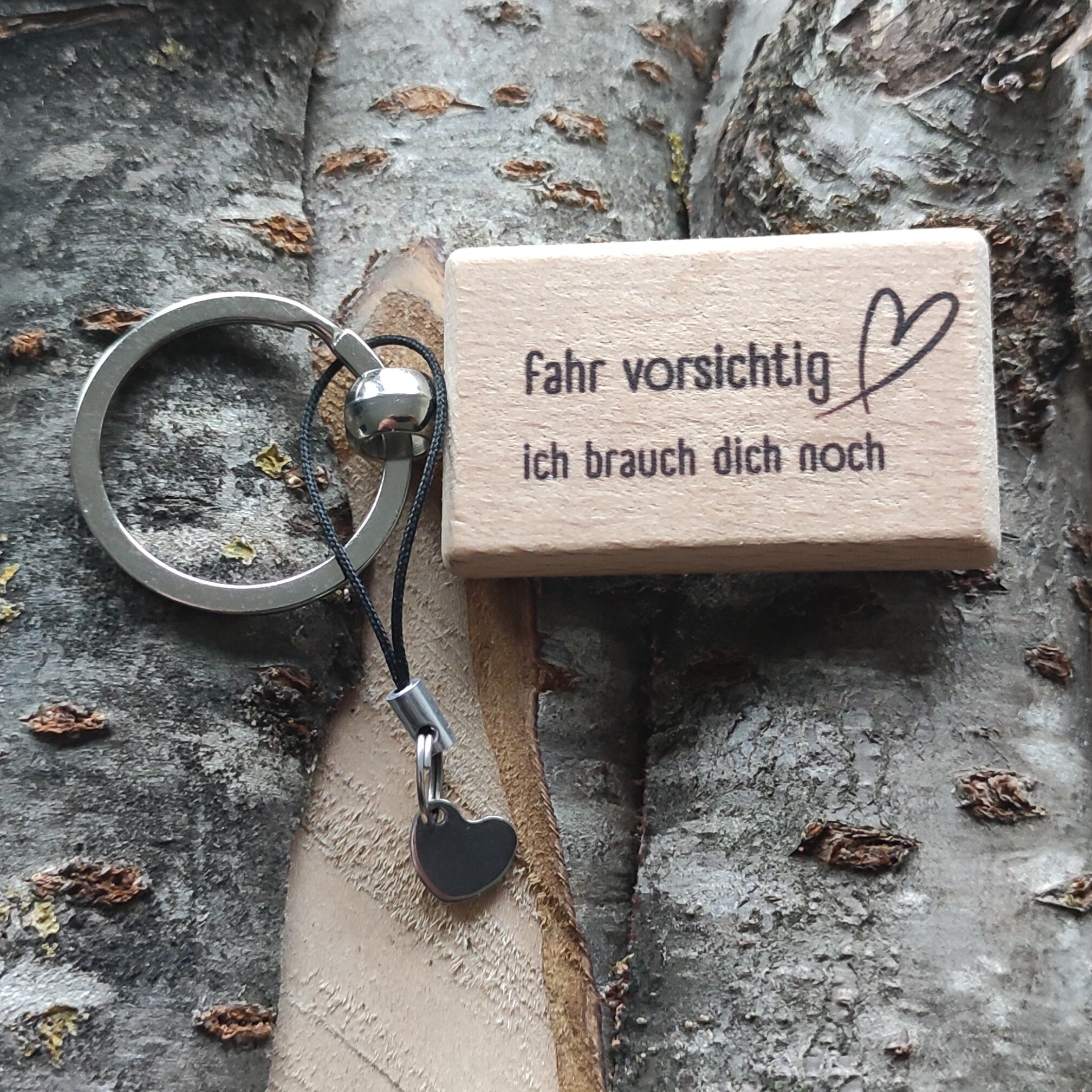 Portachiavi Romantico Con Scritta Tedesca – 'Ich Brauche Dich Hier Bei Mir' – Acciaio Inossidabile – Regalo Per Lui E Lei