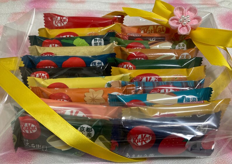 20 Pieces Japanese mini KitKat Assortment 17kinds Asian Snack Box Japanese Exotic KitKat Samplers zdjęcie 1