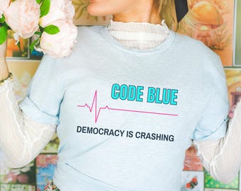 Camiseta antioligarquía: Camiseta gráfica "Democracia Código Azul", camiseta de protesta de enfermeras, camiseta de activista pro-sanidad, equipo para mitines políticos