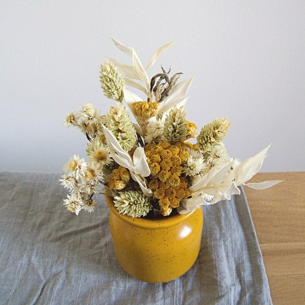 Bouquet de fleurs séchées & vase jaune