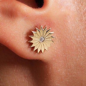 Sonne Gold Ohrringe, 14K Gold Sonne Ohrringe, Sonne Ohrstecker, Sonnenschein Ohrringe, Gold Sonnenschein Ohrringe, 14K Gold Ohrringe.