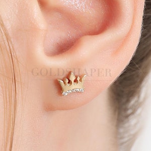 Crown Gold Earrings, 14K Gold Crown Earrings, Crown Stud Earrings, Queen Earrings, Gold Queen Earrings, 14K Gold Earrings.