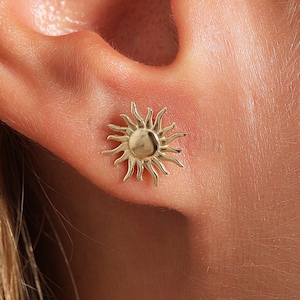 Sonne Gold Ohrringe, 14K Gold Sonne Ohrringe, Sonne Ohrstecker, Sonnenschein Ohrringe, Gold Sonnenschein Ohrringe, 14K Gold Ohrringe.