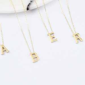 Collar de letras de oro de 14 quilates, collar con letras iniciales de oro, collar con letras, collar con letras pequeñas, collar de oro, colgante con letras de oro.