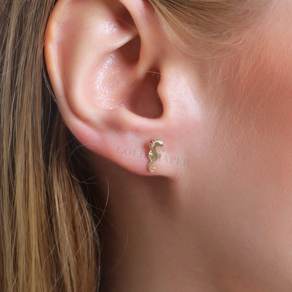 Seahorse Earrings, 14K Gold Seahorse Earrings, Seahorse Stud Earrings, Animal Earrings, Gold Animal Earrings, 14K Gold Earrings.