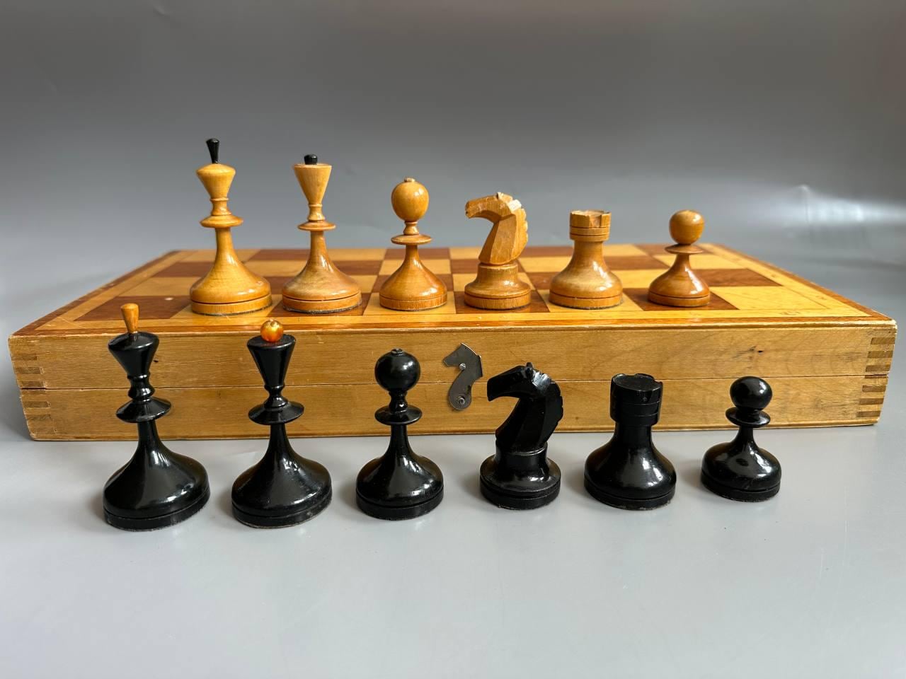 チェスセット　木製板、駒〈ソ連×アメリカ〉 Soviet chess set - Etsy 日本