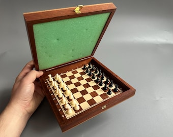 KOKOSUN Jeu d'échecs de voyage magnétique pliable, pièces noires et blanches, rangement pratique, jouets éducatifs/cadeau pour enfants et adultes (25