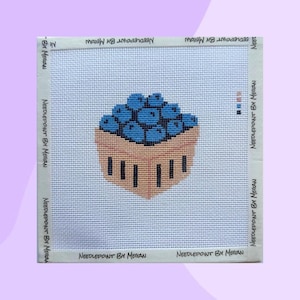 Lienzo bordado con diseño de cesta de arándanos: diseño pintado a mano de 7,6 cm (3 pulgadas).