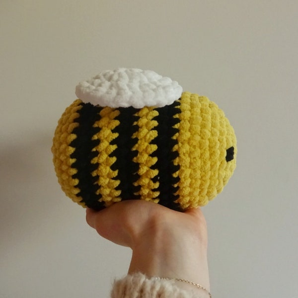 peluche abeille amigurumi