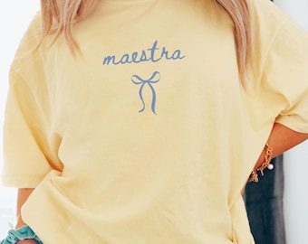 Comfort Colors® Maestra Shirt Custom Spanish Teacher T Shirt Bilingual Teacher Gift Maestra Bilingue Shirt Personalized Teacher Shirt