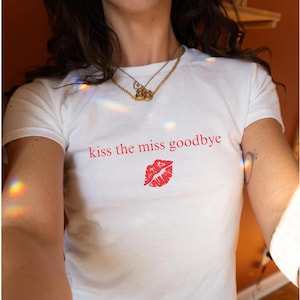 Kiss The Miss Goodbye Baby Koszulka Bachelorette Koszulka Bachlorette Wieczór panieński Koszulka Bride To Future Koszulka Bridal Party Koszulka Fiance Koszulka Bridal Shower Koszulka Bach