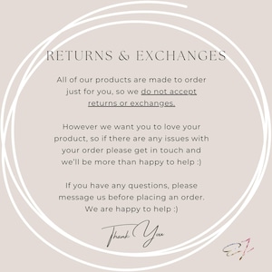 Op de afbeelding: Een beige informatieve afbeelding met witte cirkelvormige lijntekeningen met de tekst: RETURNS & EXCHANGES. All of our products are made to order just for you, so we do not accept returns or exchanges. However we want you to love your product, so if there are any issues with your order please get in touch and we&rsquo;ll be more than happy to help :) If you have any questions, please message us before placing an order. We are happy to help :) Thank You.
