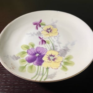 Delightful Victorian Hand Painted Pansy Plate Signed By RM