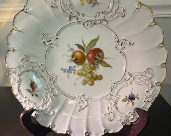 Large Meissen Porcelain Plate with Hand Painted Pomegranates and Fruit, Floral Motifs and Gold Decor, 11.5 inches in diameter, 1934-1945